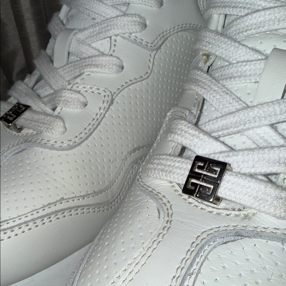 π€ Authentic Givenchy GIV Runner Logo Sneakers White 7 37 π€ - Picture 11 of 15